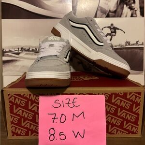 Vans Hylane sz 7.0 Men’s 8.5 Woman